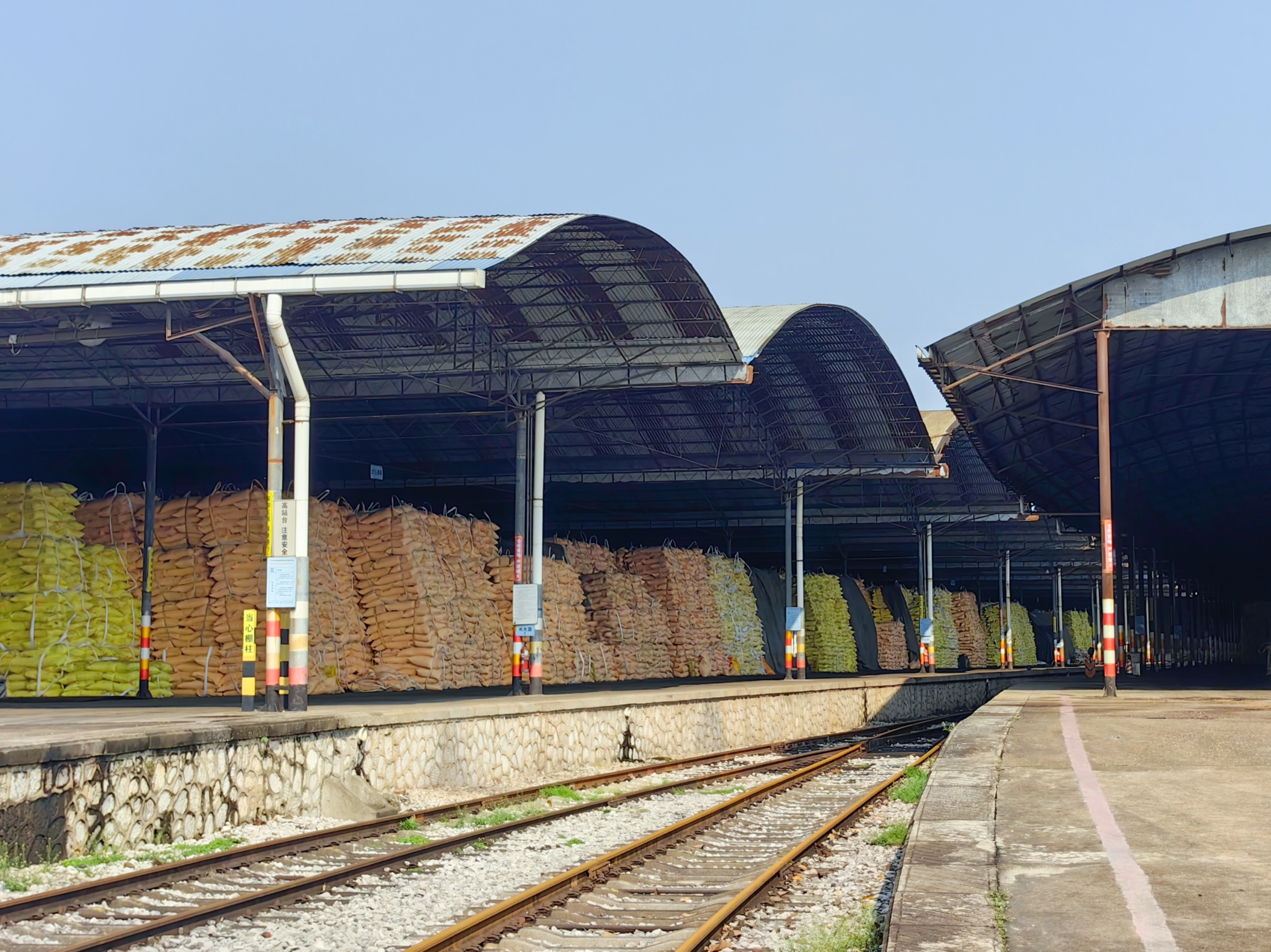 奮戰(zhàn)三季度 | 石化柳州公司：倉(cāng)儲(chǔ)庫(kù)存雙增破局市場(chǎng)，服務(wù)升級(jí)引客共贏(yíng)